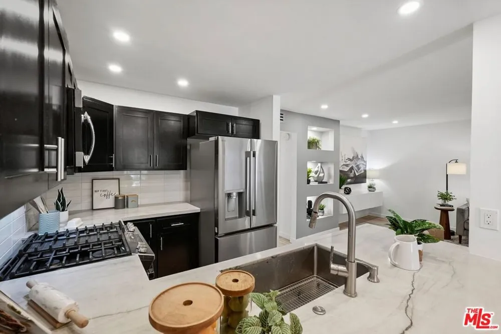 11230 Peach Grove Street #208 Los Angeles, CA 91601