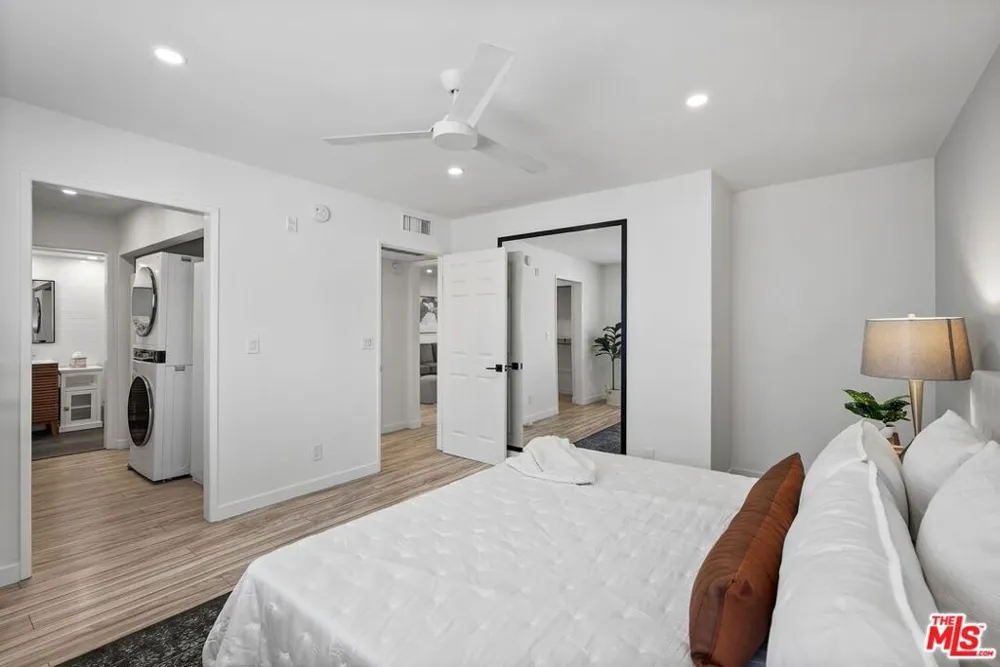 11230 Peach Grove Street #208 Los Angeles, CA 91601
