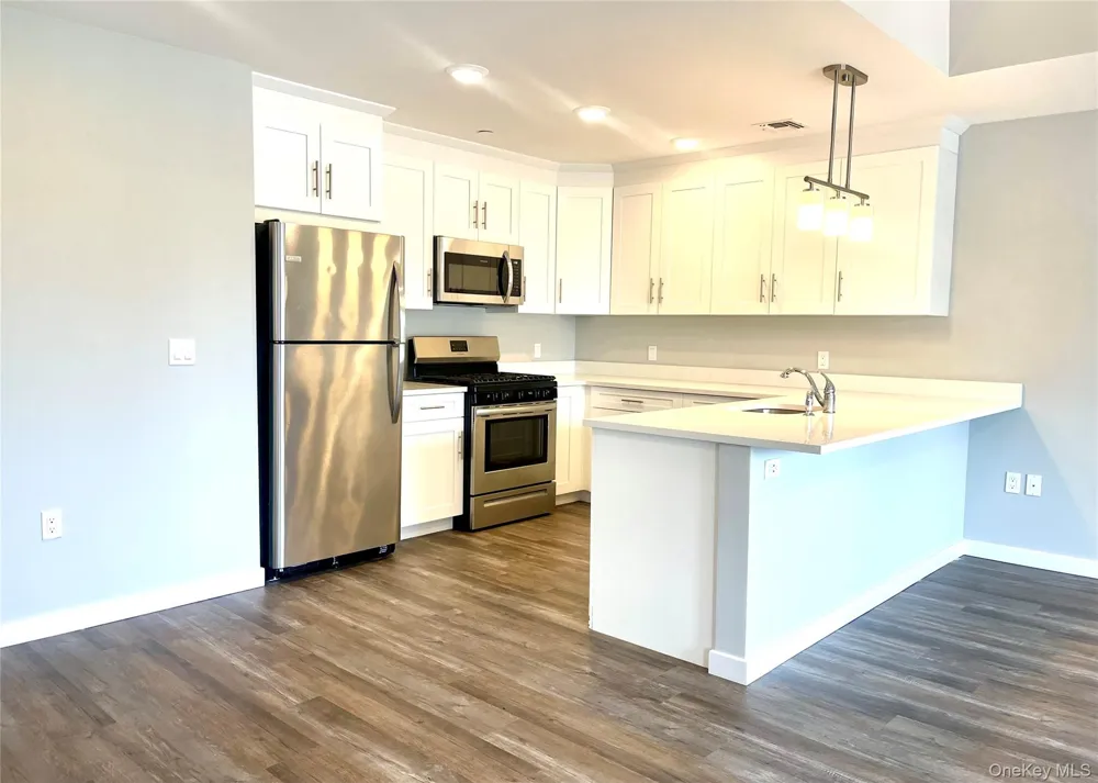 221 Eastview Drive #17 Central Islip, NY 11722