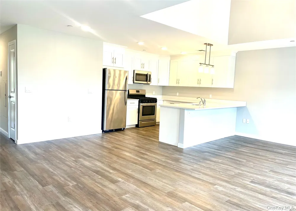 221 Eastview Drive #17 Central Islip, NY 11722