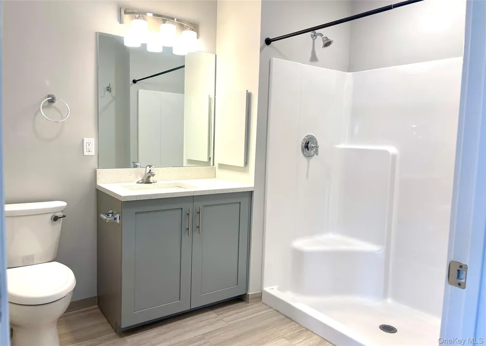 221 Eastview Drive #17 Central Islip, NY 11722