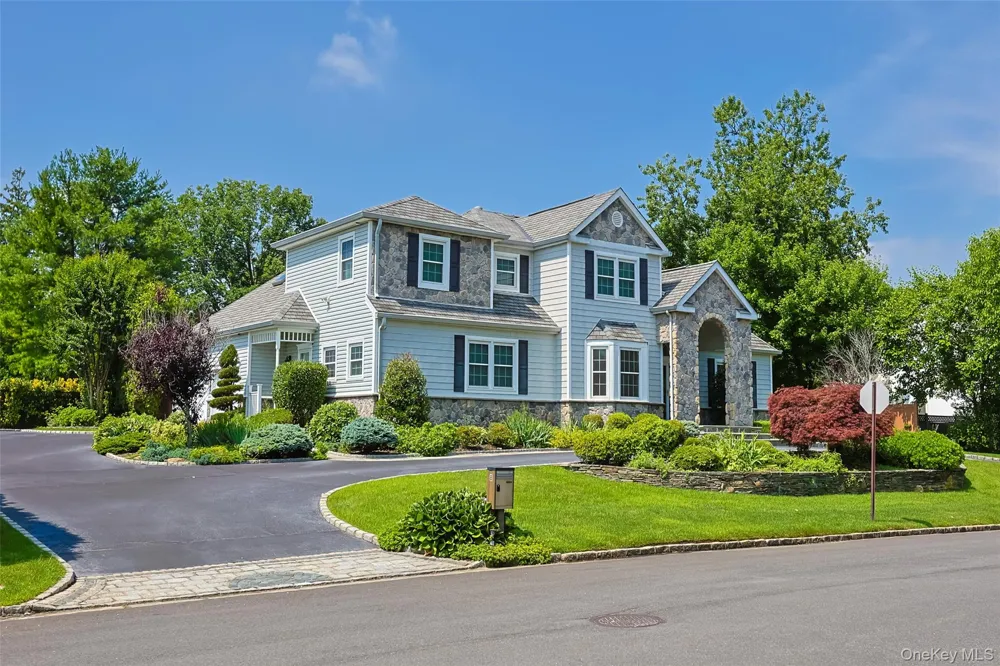 8 Parkview Drive Jericho, NY 11753