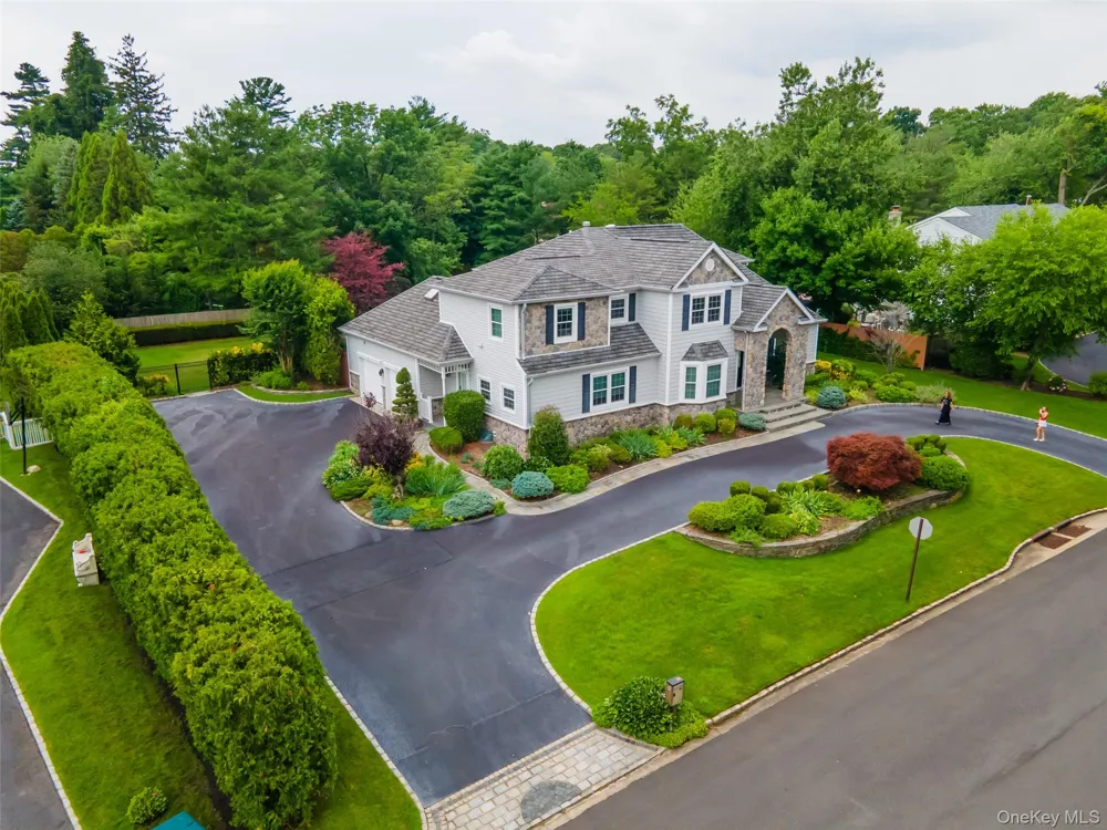 8 Parkview Drive Jericho, NY 11753