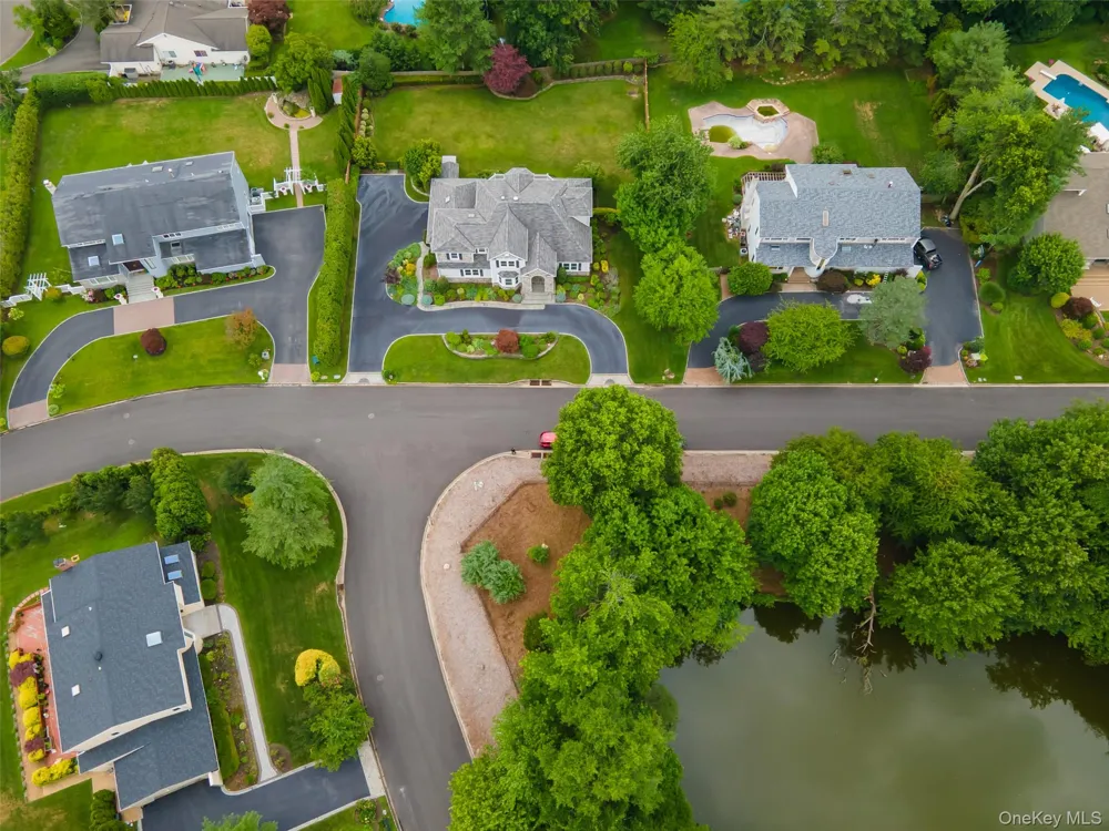 8 Parkview Drive Jericho, NY 11753