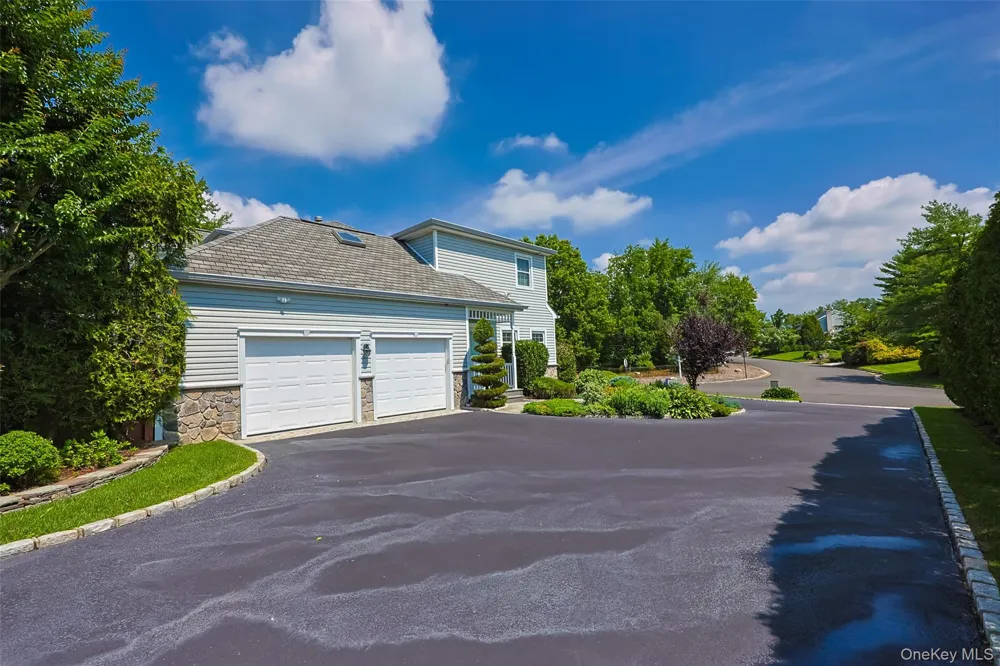 8 Parkview Drive Jericho, NY 11753