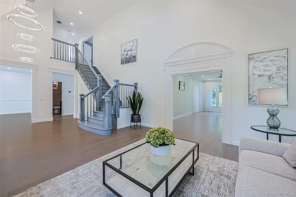 8 Parkview Drive Jericho, NY 11753