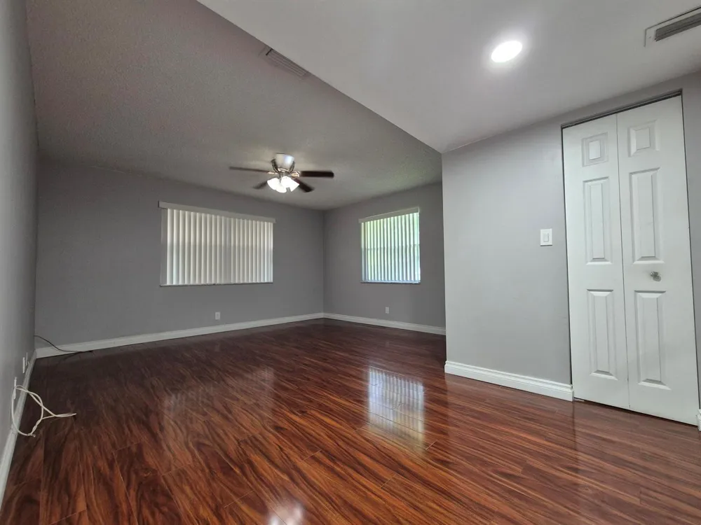 5545 Lakewood Circle #425 Margate, FL 33063