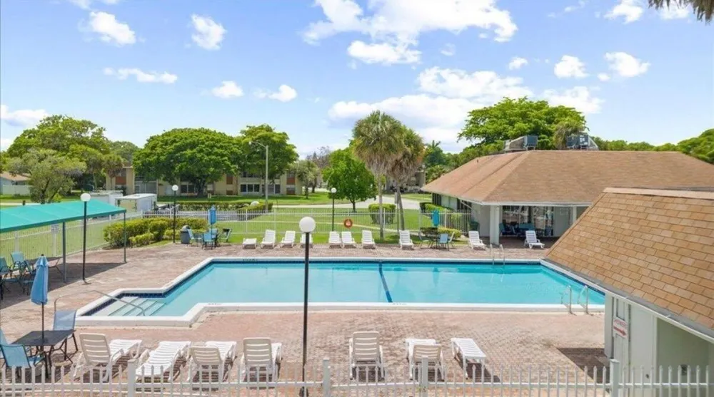 5545 Lakewood Circle #425 Margate, FL 33063