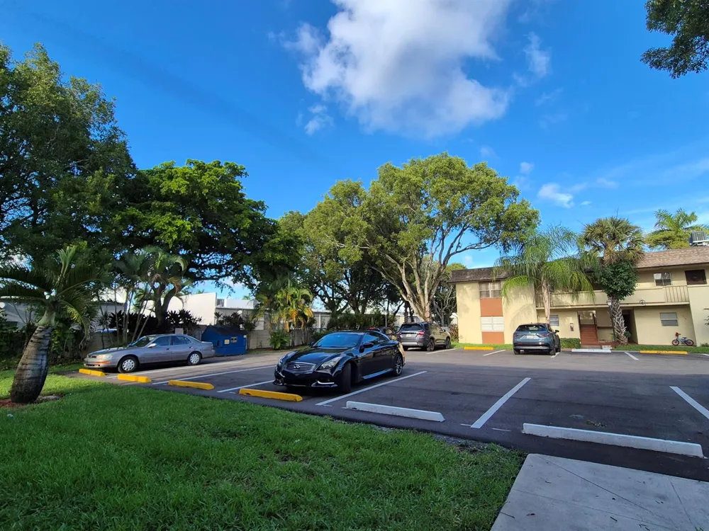 5545 Lakewood Circle #425 Margate, FL 33063