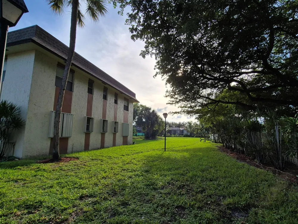 5545 Lakewood Circle #425 Margate, FL 33063