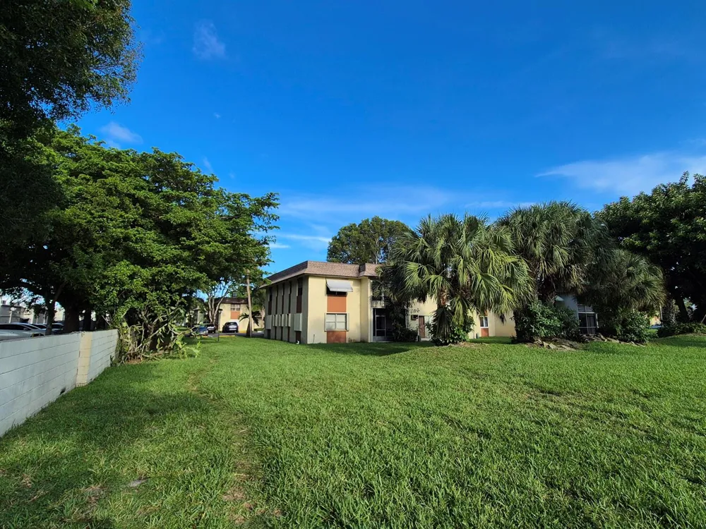 5545 Lakewood Circle #425 Margate, FL 33063