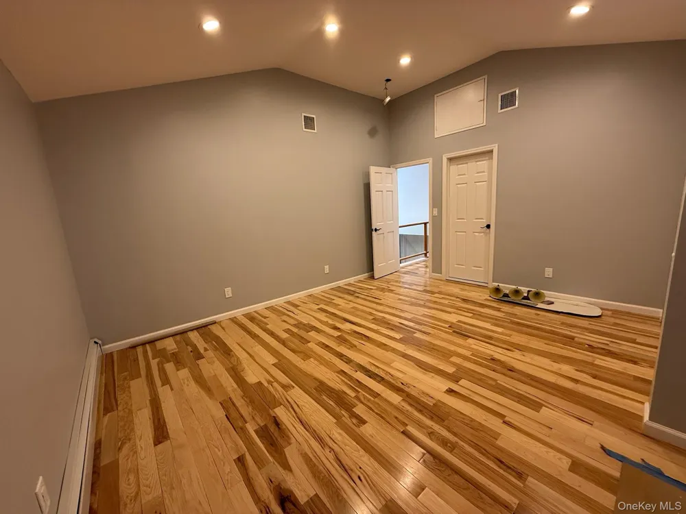 186 E Pennywood Avenue Roosevelt, NY 11575