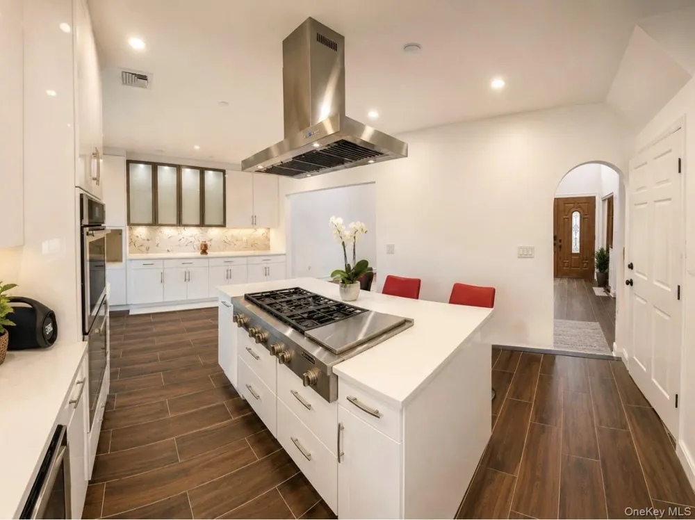 186 E Pennywood Avenue Roosevelt, NY 11575