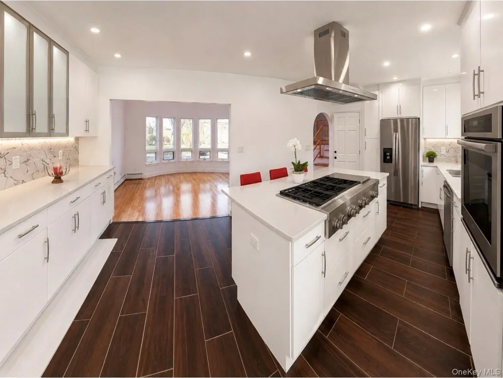186 E Pennywood Avenue Roosevelt, NY 11575