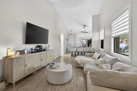 3807 Collinwood Lane