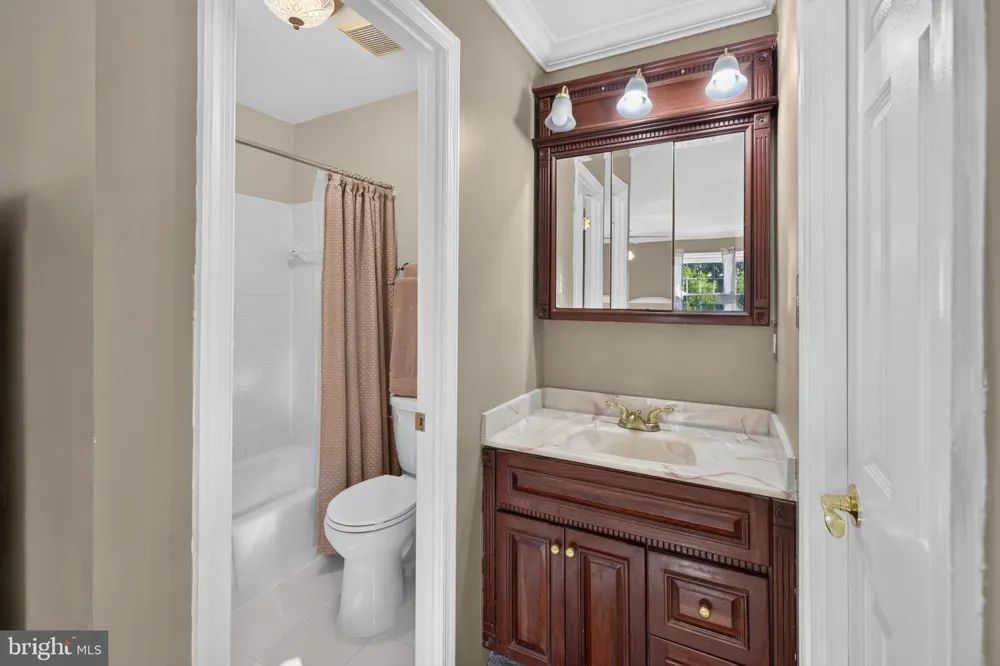 7901 LAURAL VALLEY WAY Springfield, VA 22153