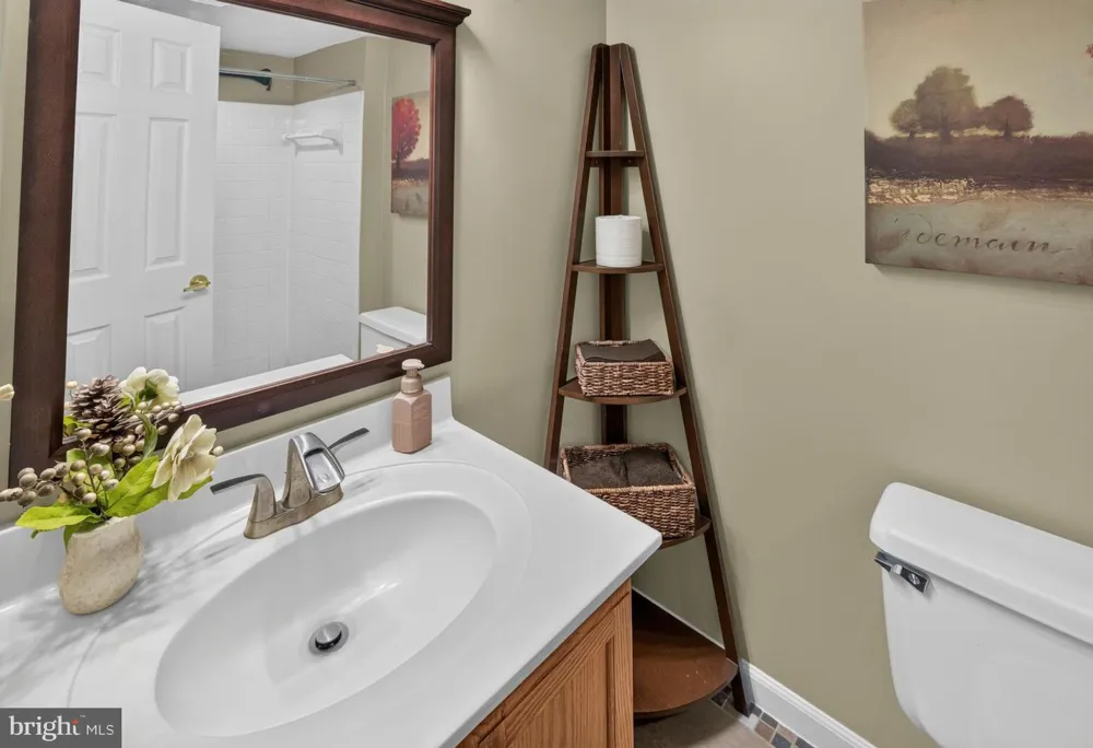 7901 LAURAL VALLEY WAY Springfield, VA 22153