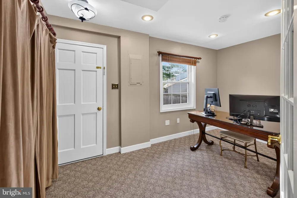 7901 LAURAL VALLEY WAY Springfield, VA 22153