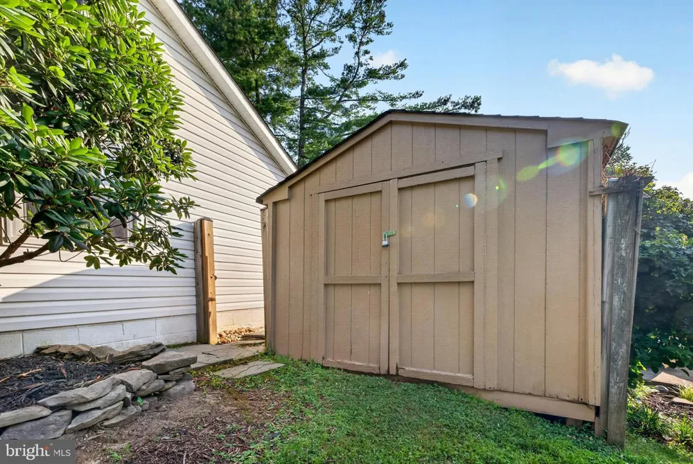7901 LAURAL VALLEY WAY Springfield, VA 22153