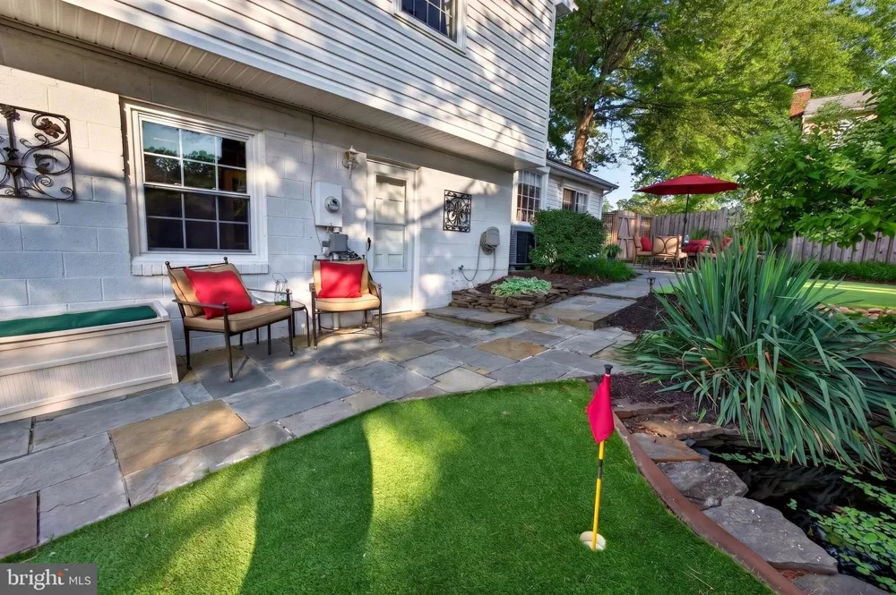 7901 LAURAL VALLEY WAY Springfield, VA 22153