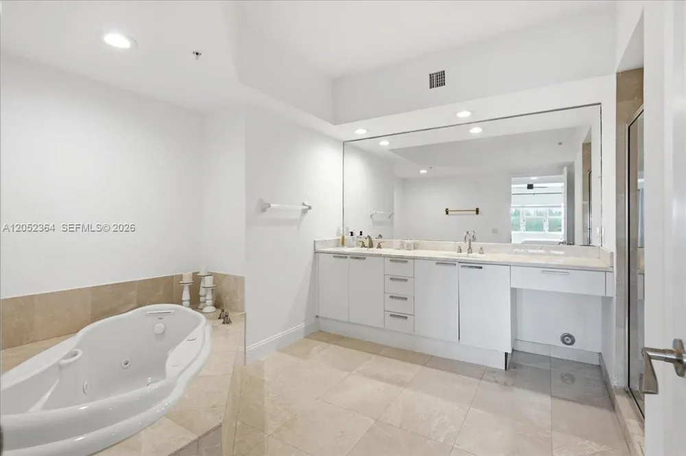 14951 Royal Oaks Ln #402 North Miami, FL 33181