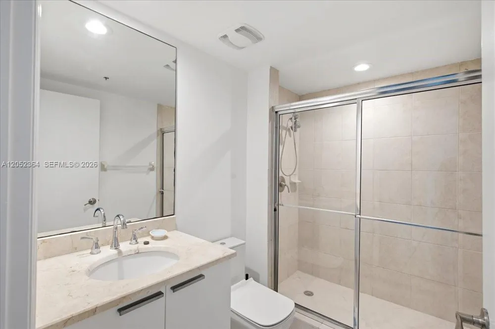 14951 Royal Oaks Ln #402 North Miami, FL 33181