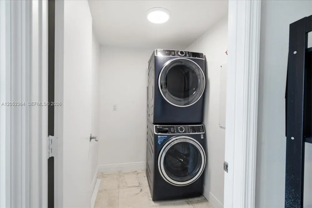 14951 Royal Oaks Ln #402 North Miami, FL 33181