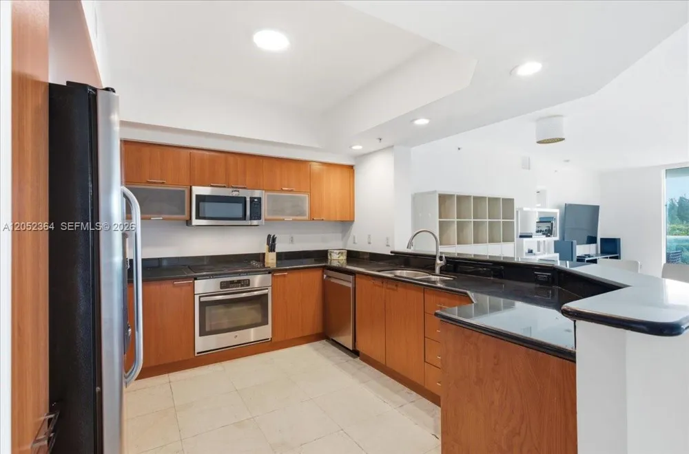 14951 Royal Oaks Ln #402 North Miami, FL 33181