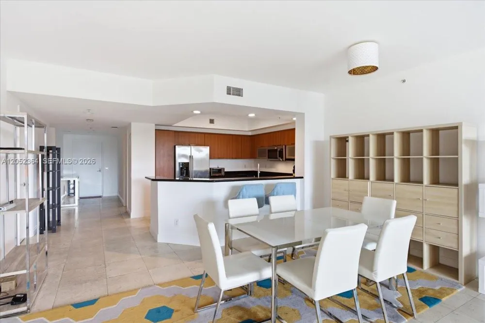 14951 Royal Oaks Ln #402 North Miami, FL 33181