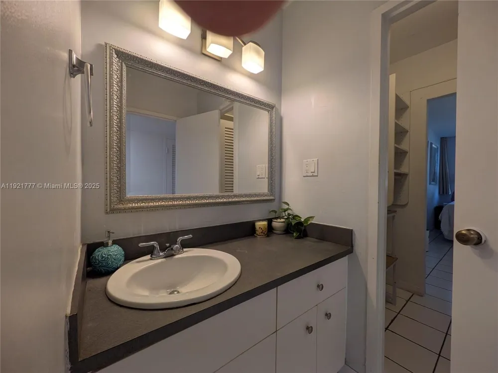 100 Lincoln Rd #904 Miami Beach, FL 33139