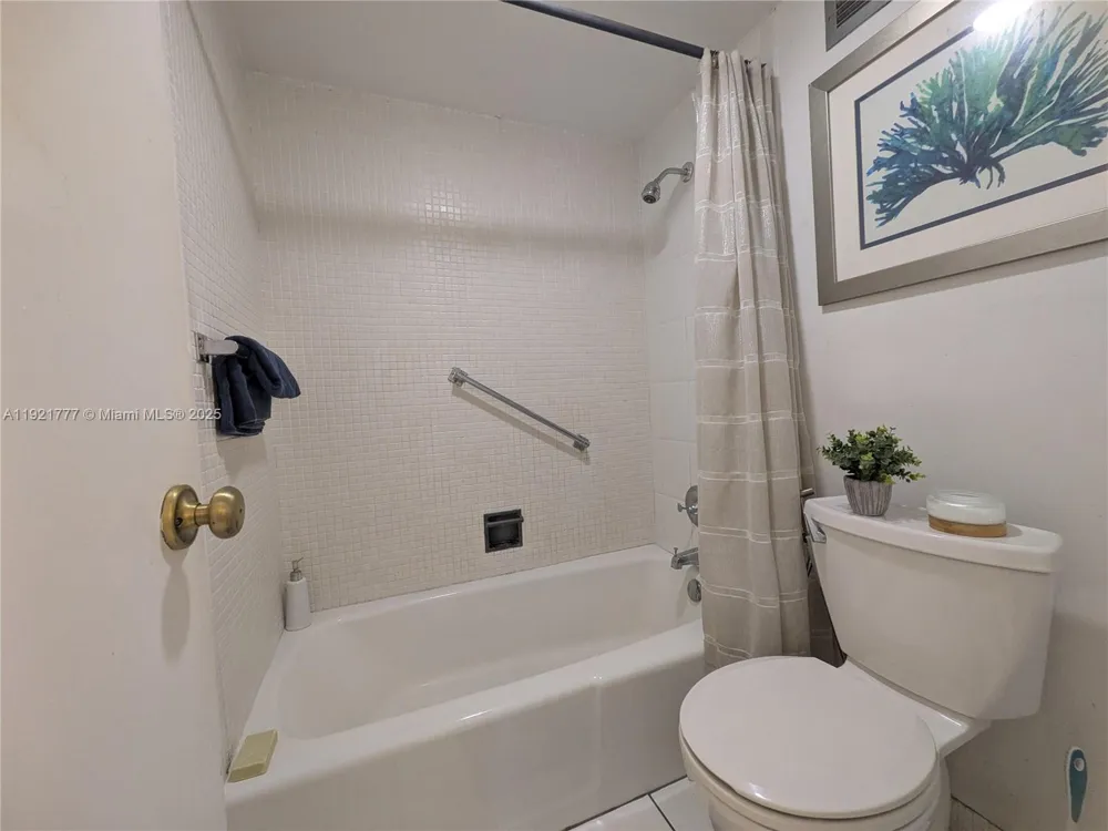 100 Lincoln Rd #904 Miami Beach, FL 33139