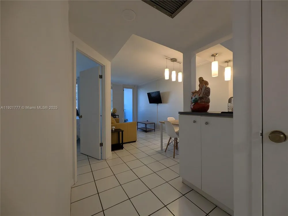 100 Lincoln Rd #904 Miami Beach, FL 33139
