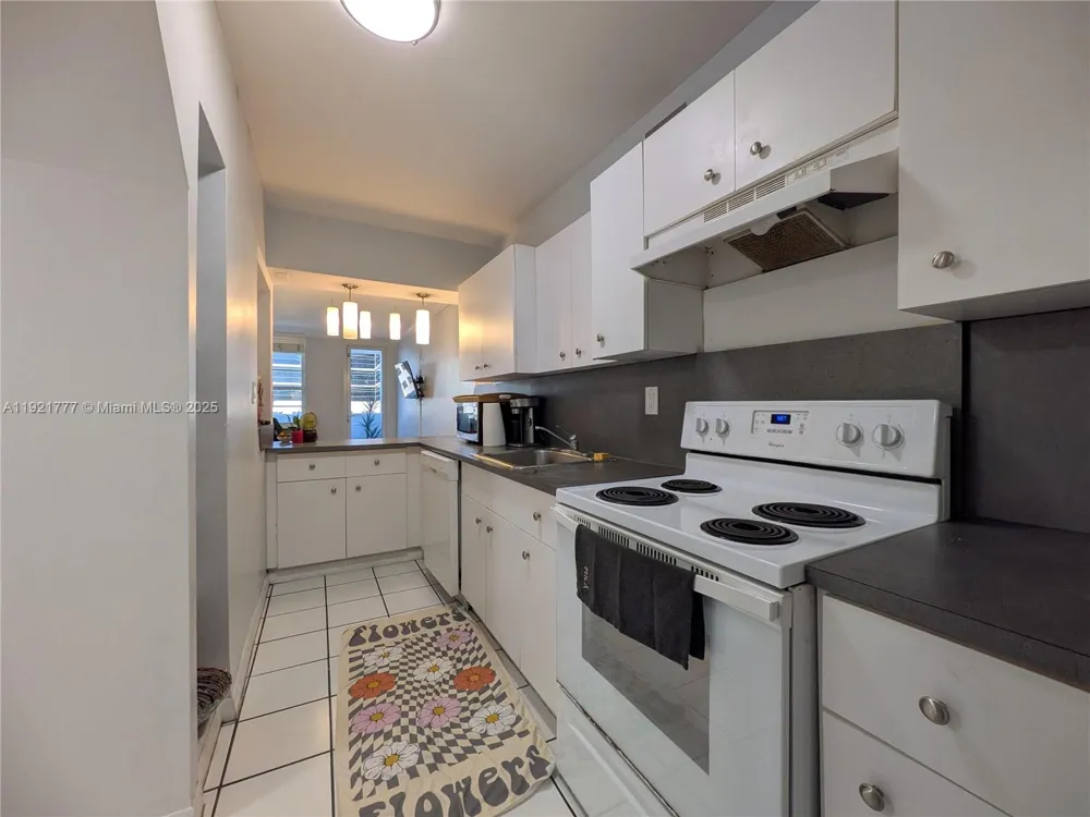 100 Lincoln Rd #904 Miami Beach, FL 33139