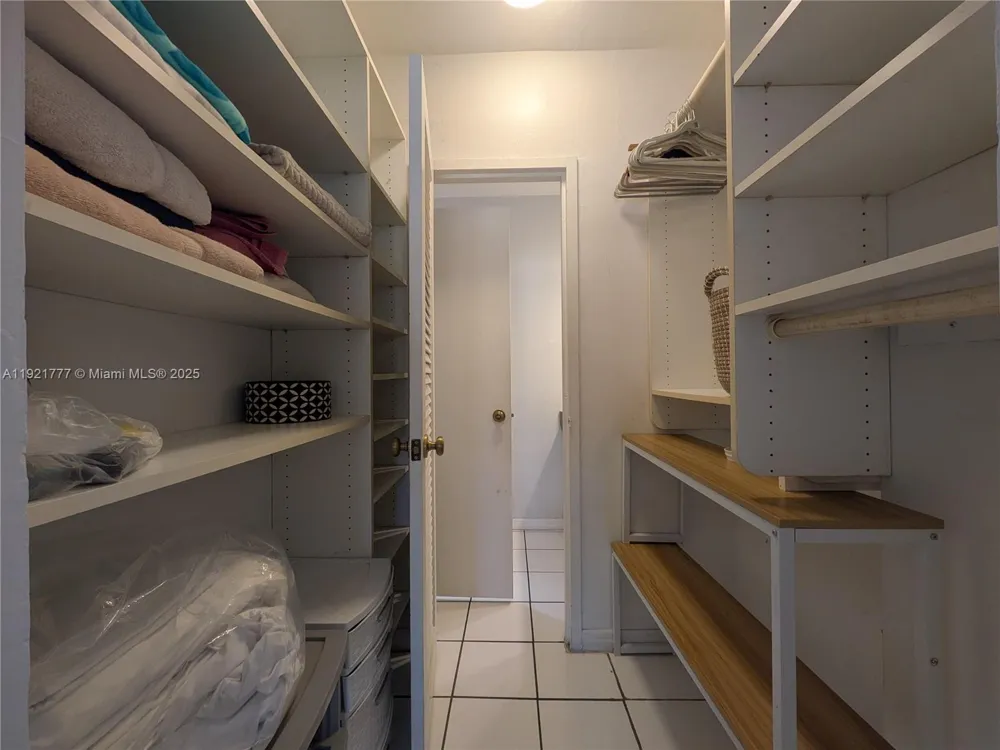 100 Lincoln Rd #904 Miami Beach, FL 33139