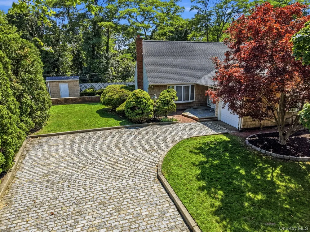 10 Arcadia Drive Dix Hills, NY 11746