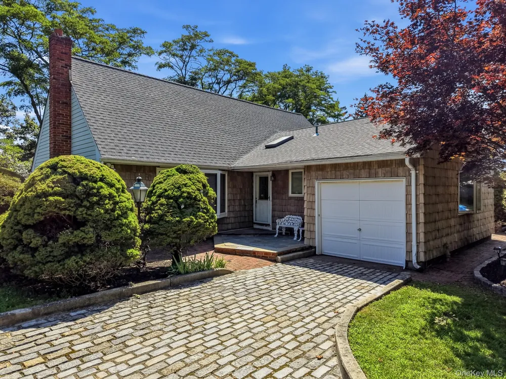 10 Arcadia Drive Dix Hills, NY 11746