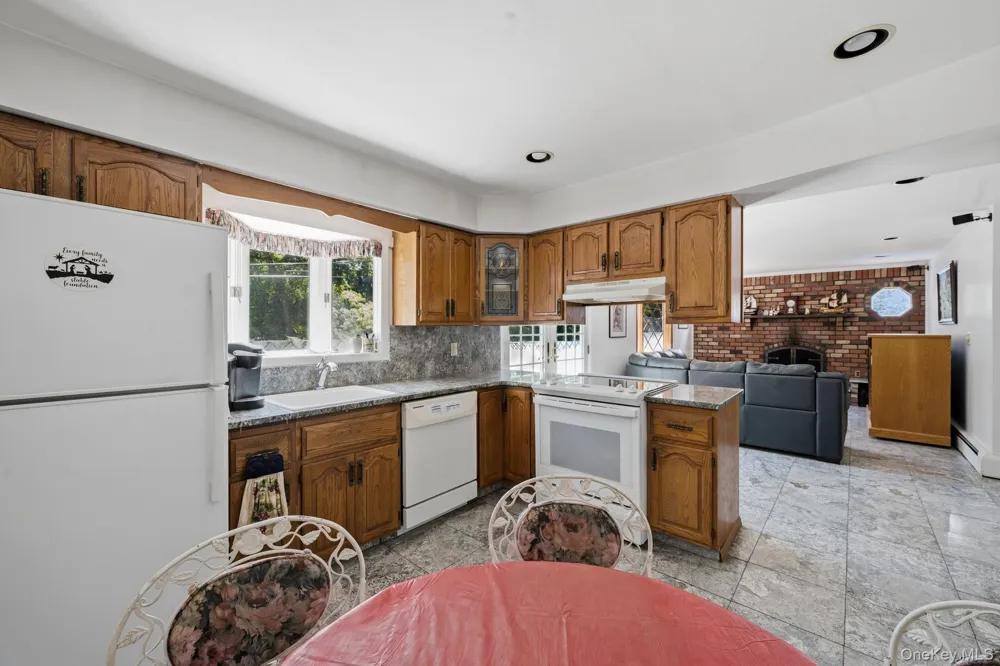 10 Arcadia Drive Dix Hills, NY 11746