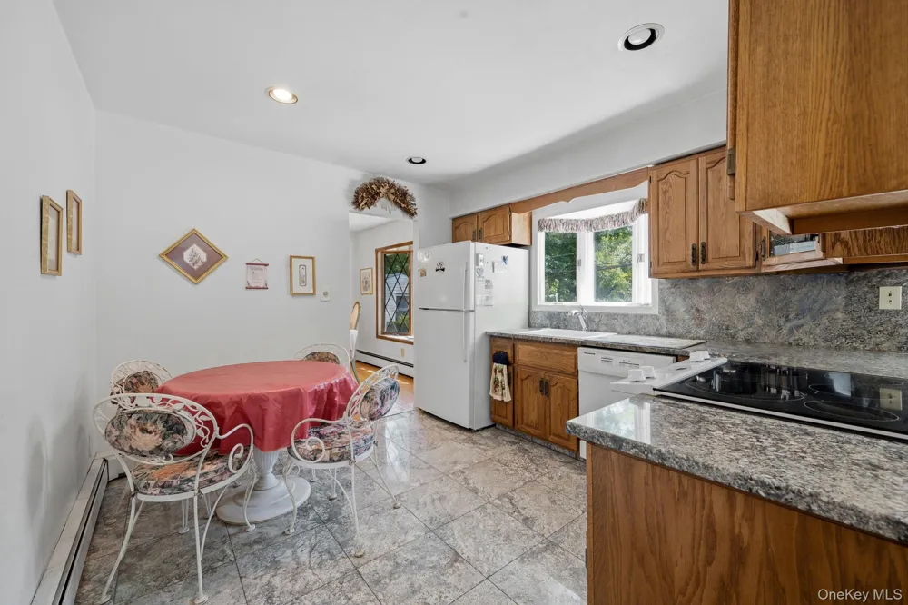 10 Arcadia Drive Dix Hills, NY 11746