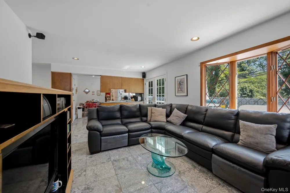 10 Arcadia Drive Dix Hills, NY 11746