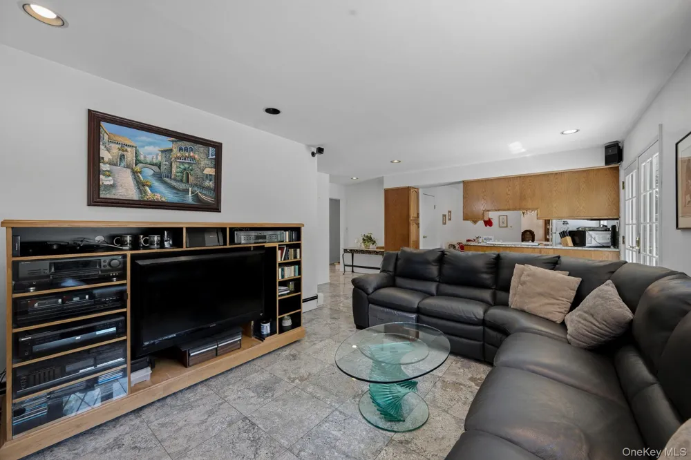 10 Arcadia Drive Dix Hills, NY 11746