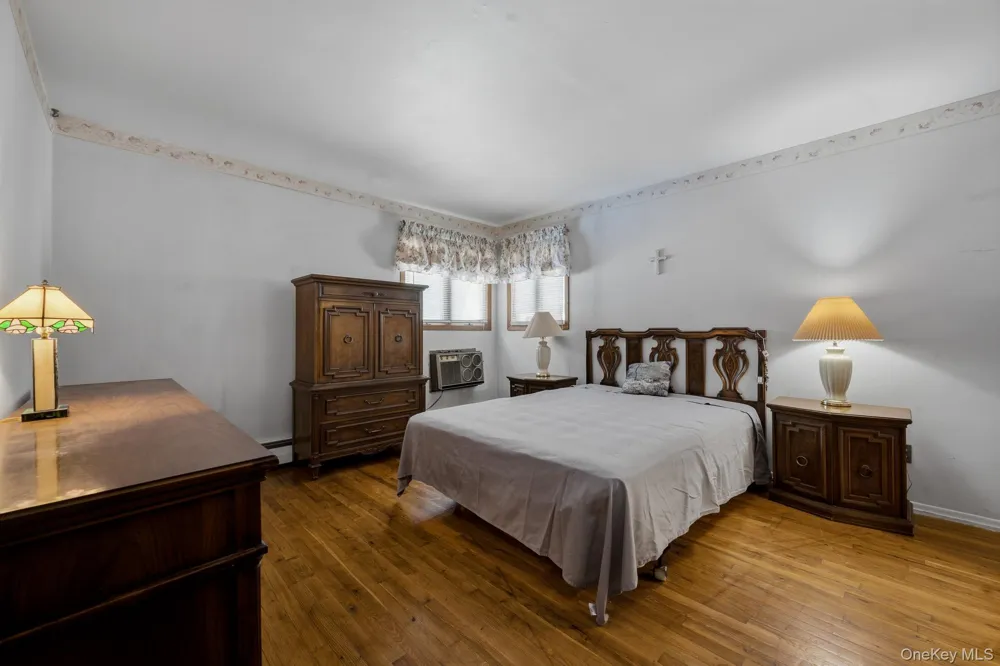10 Arcadia Drive Dix Hills, NY 11746
