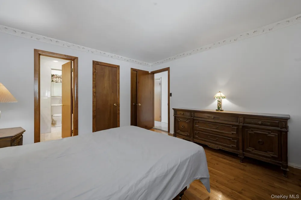 10 Arcadia Drive Dix Hills, NY 11746