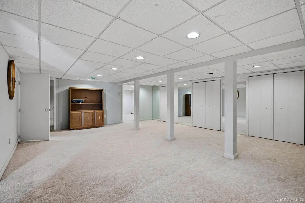 10 Arcadia Drive Dix Hills, NY 11746
