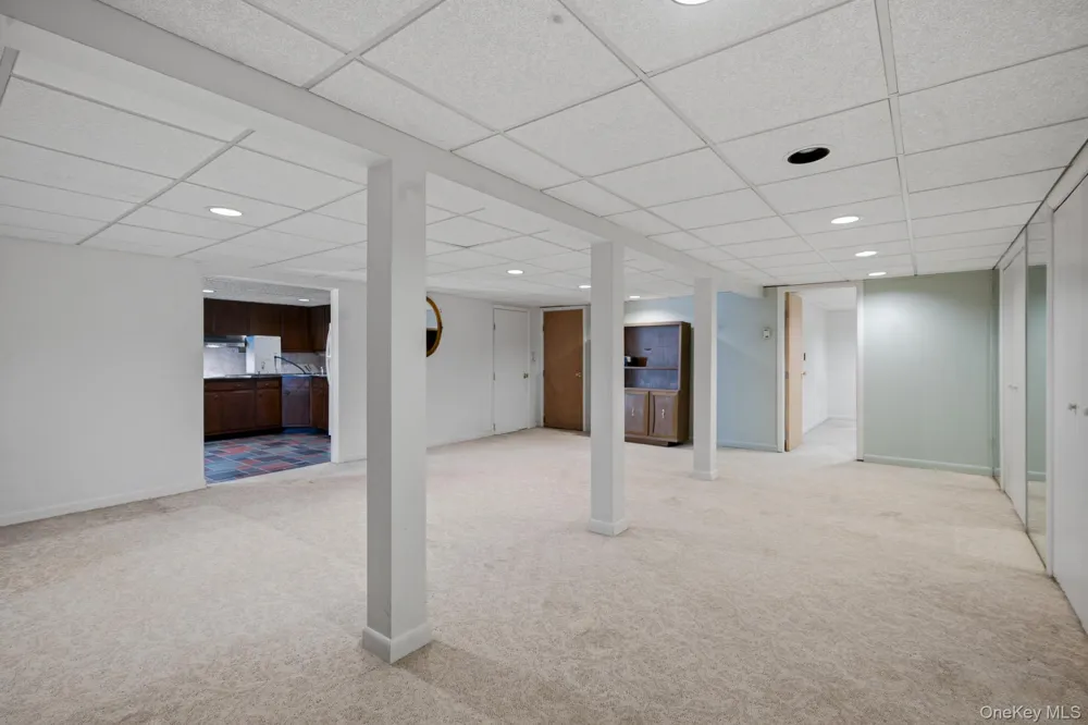 10 Arcadia Drive Dix Hills, NY 11746
