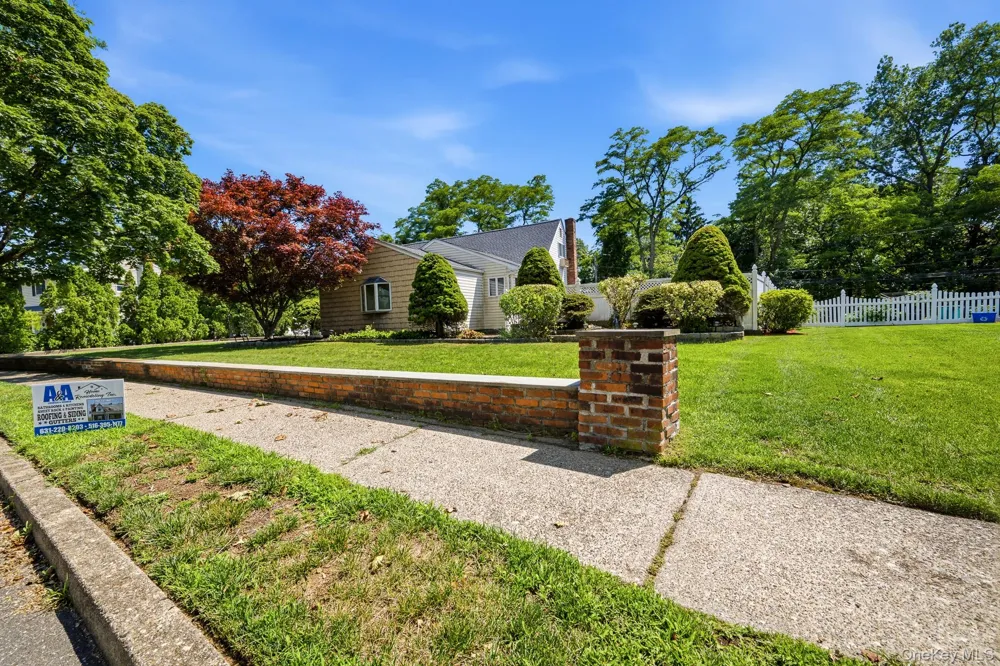 10 Arcadia Drive Dix Hills, NY 11746