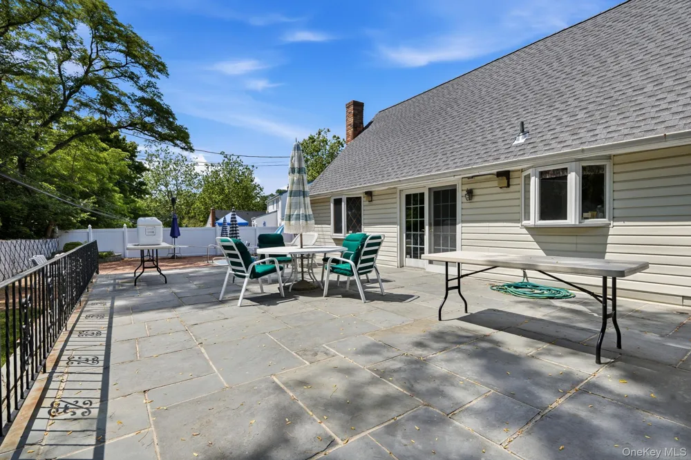 10 Arcadia Drive Dix Hills, NY 11746