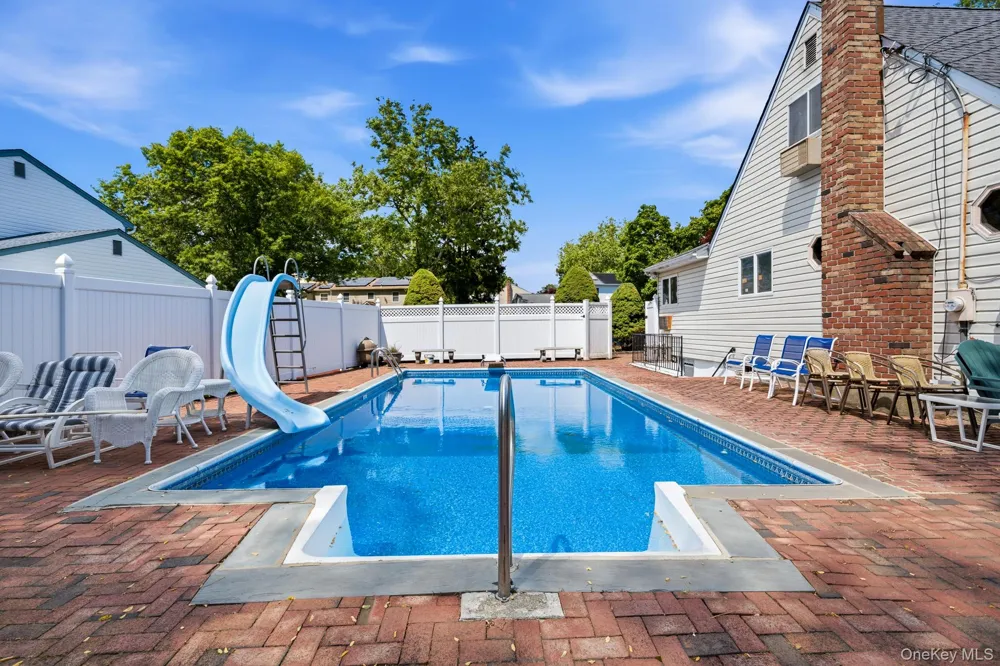 10 Arcadia Drive Dix Hills, NY 11746