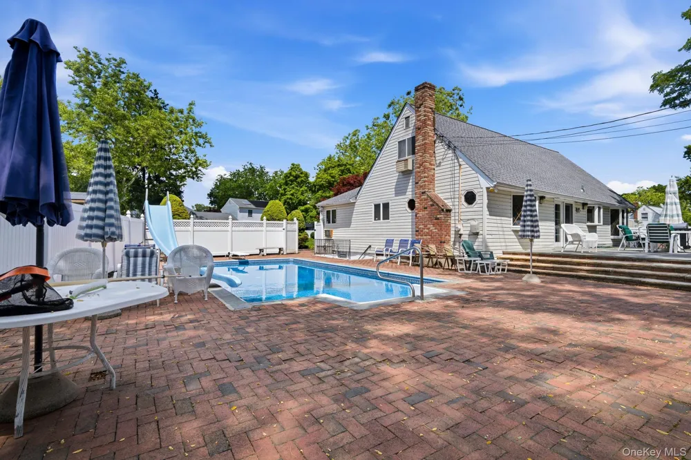 10 Arcadia Drive Dix Hills, NY 11746