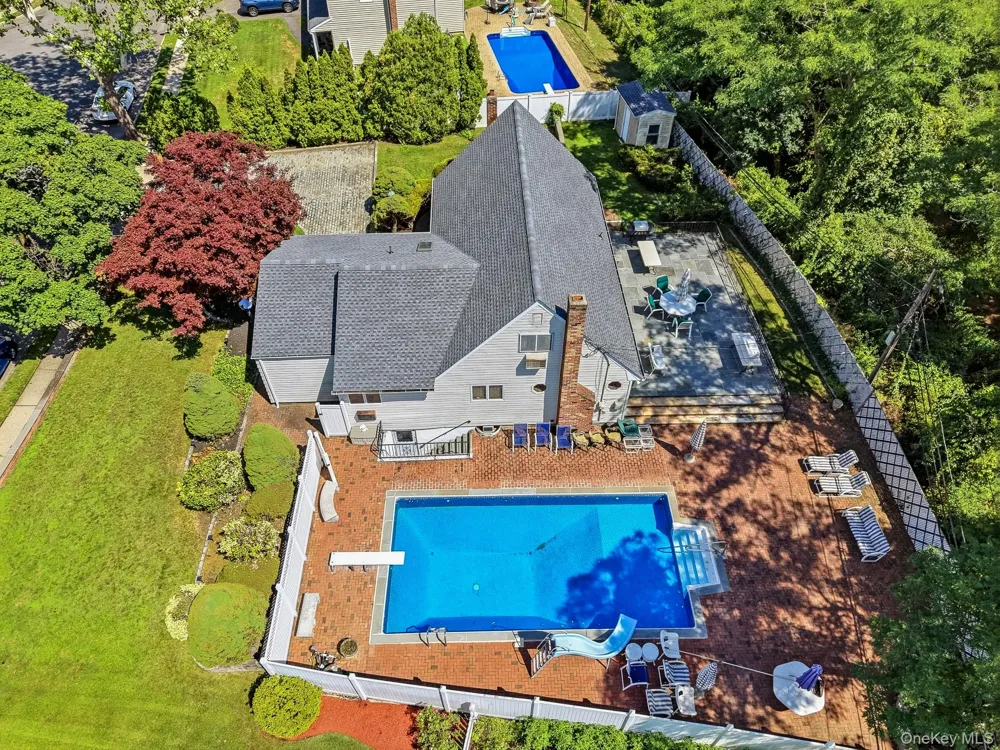 10 Arcadia Drive Dix Hills, NY 11746