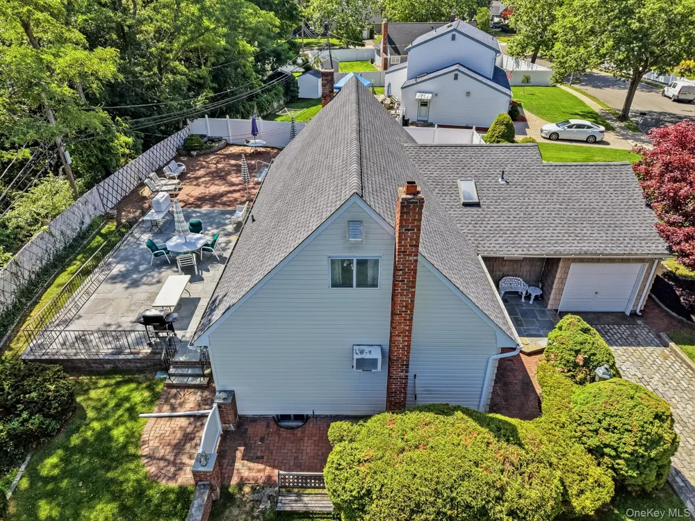 10 Arcadia Drive Dix Hills, NY 11746